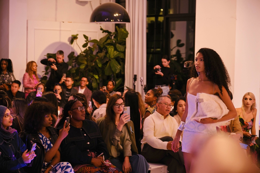 Nguyễn Hưng Phúc làm đạo diễn catwalk ở New York Fashion Week - Ảnh 6. Nguyễn Hưng Phúc làm đạo diễn catwalk ở New York Fashion Week - Ảnh 6.