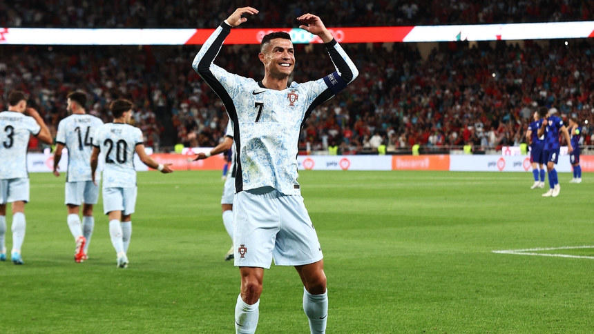 Cristiano Ronaldo: Bao giờ đạt mốc 1000 bàn thắng trong sự nghiệp? - Ảnh 1. Cristiano Ronaldo: Bao giờ đạt mốc 1000 bàn thắng trong sự nghiệp? - Ảnh 1.