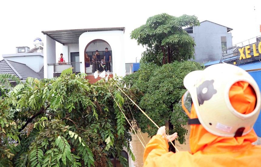 Thái Nguyên tích cực hỗ trợ người dân trong vùng tâm lũ - Ảnh 5. Thái Nguyên tích cực hỗ trợ người dân trong vùng tâm lũ - Ảnh 5.