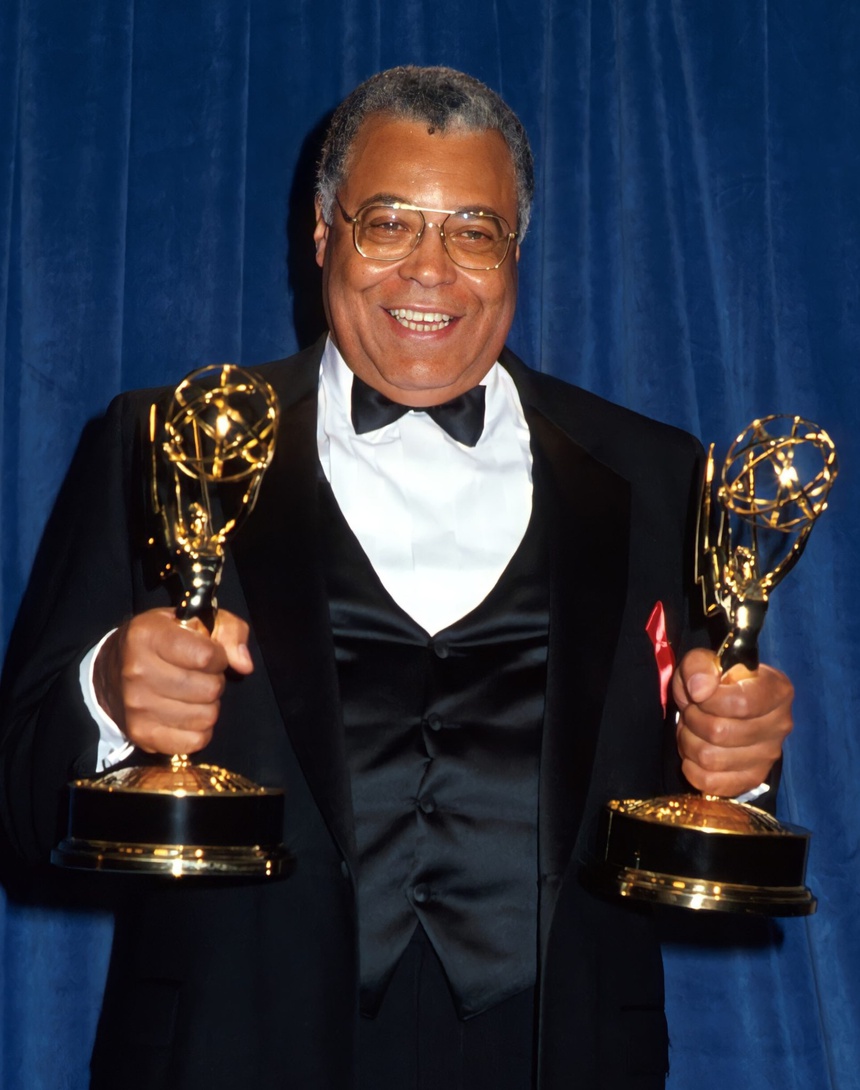 Vĩnh biệt James Earl Jones - "giọng nói rền vang" của điện ảnh - Ảnh 1. Vĩnh biệt James Earl Jones - "giọng nói rền vang" của điện ảnh - Ảnh 1.