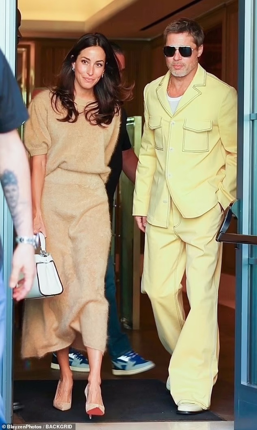 Brad Pitt thay đổi hẳn phong cách mỗi khi đi chơi với bạn gái sành điệu - Ảnh 1. Brad Pitt thay đổi hẳn phong cách mỗi khi đi chơi với bạn gái sành điệu - Ảnh 1.