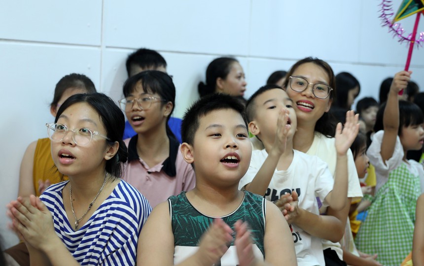 Tết Trung thu ấm áp nơi "rốn lũ" Hà Nội - Ảnh 8.