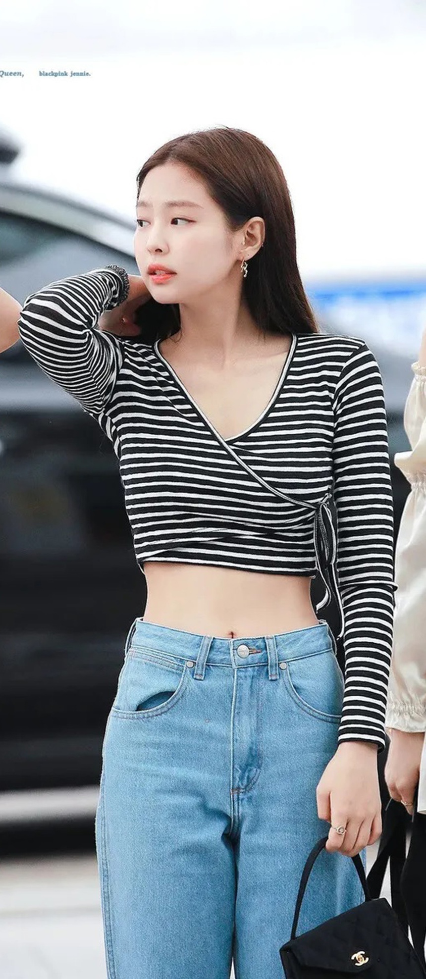 Jennie Blackpink vừa tạo nên một xu hướng mới từ phần cơ thể này - Ảnh 5. Jennie Blackpink vừa tạo nên một xu hướng mới từ phần cơ thể này - Ảnh 5.