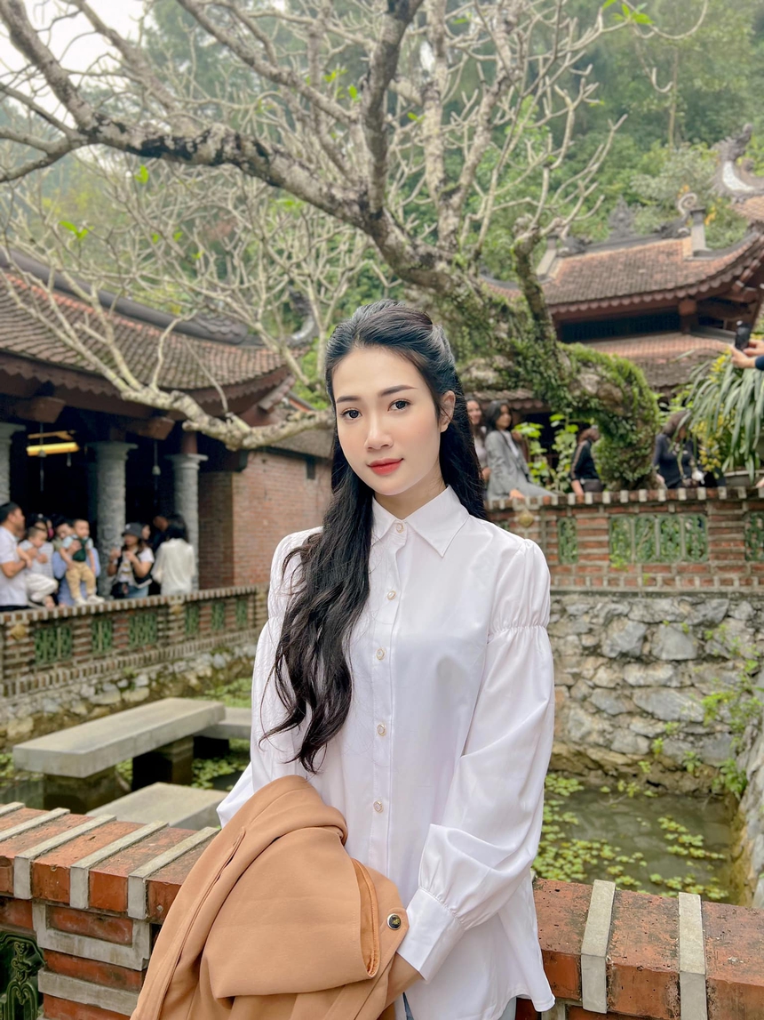 Nhan sắc đời thực của mỹ nhân khiến Khương 'liều' điêu đứng trong 'Độc đạo' - Ảnh 6. Nhan sắc đời thực của mỹ nhân khiến Khương 'liều' điêu đứng trong 'Độc đạo' - Ảnh 6.