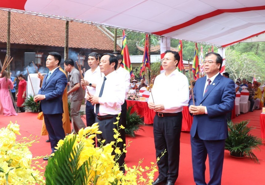 Tưởng niệm 582 năm ngày mất của Anh hùng dân tộc, Danh nhân văn hóa thế giới Nguyễn Trãi - Ảnh 2. Tưởng niệm 582 năm ngày mất của Anh hùng dân tộc, Danh nhân văn hóa thế giới Nguyễn Trãi - Ảnh 2.