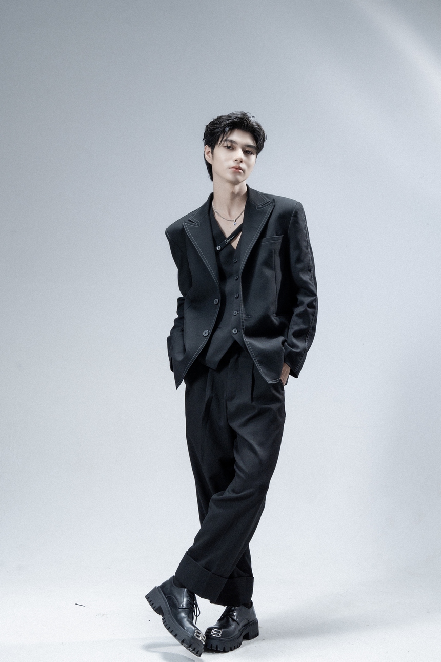 Nhóm nhạc ATBA chính thức "chào sân" Vpop với MV "Hide This Love" - Ảnh 4.