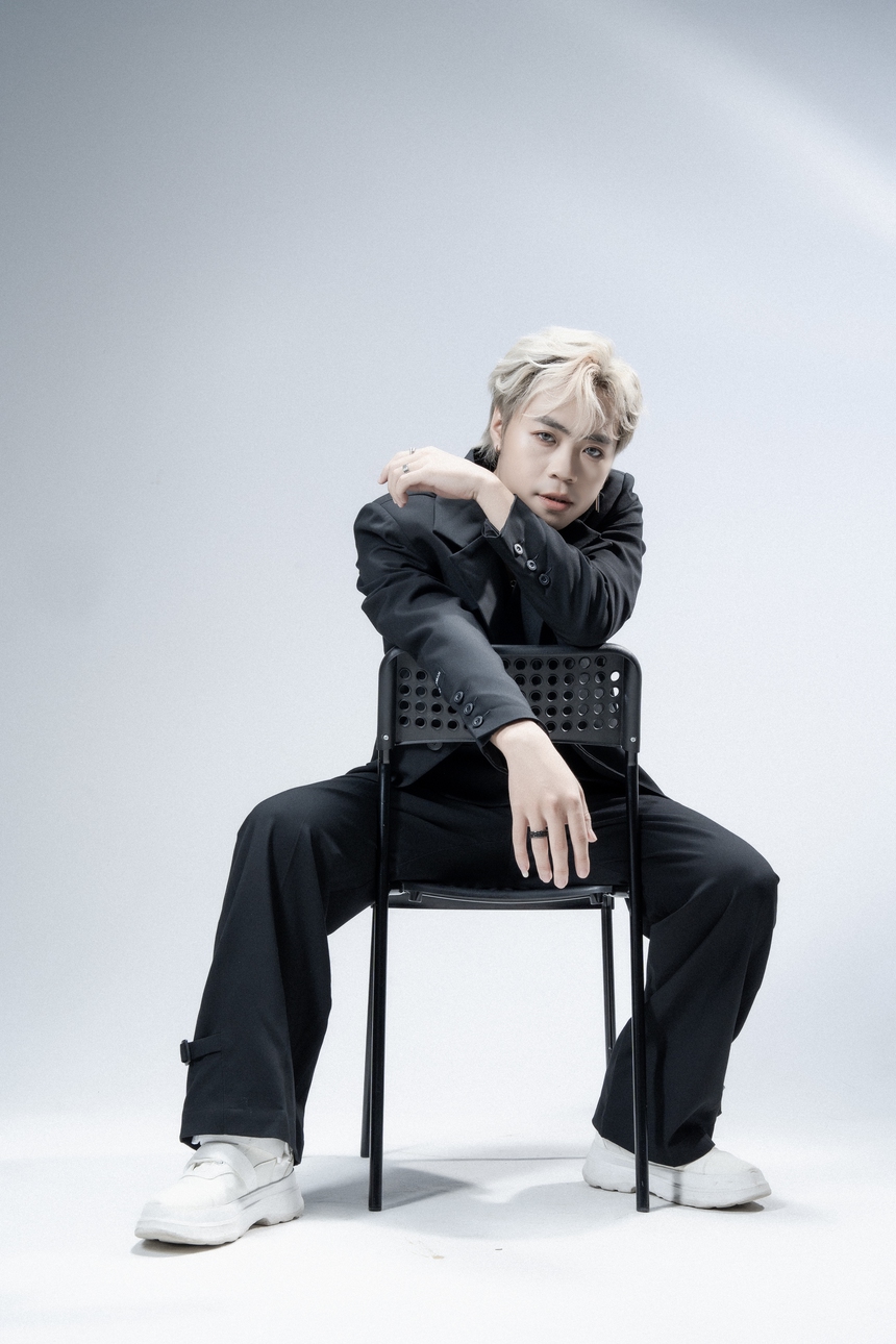 Nhóm nhạc ATBA chính thức "chào sân" Vpop với MV "Hide This Love" - Ảnh 2.