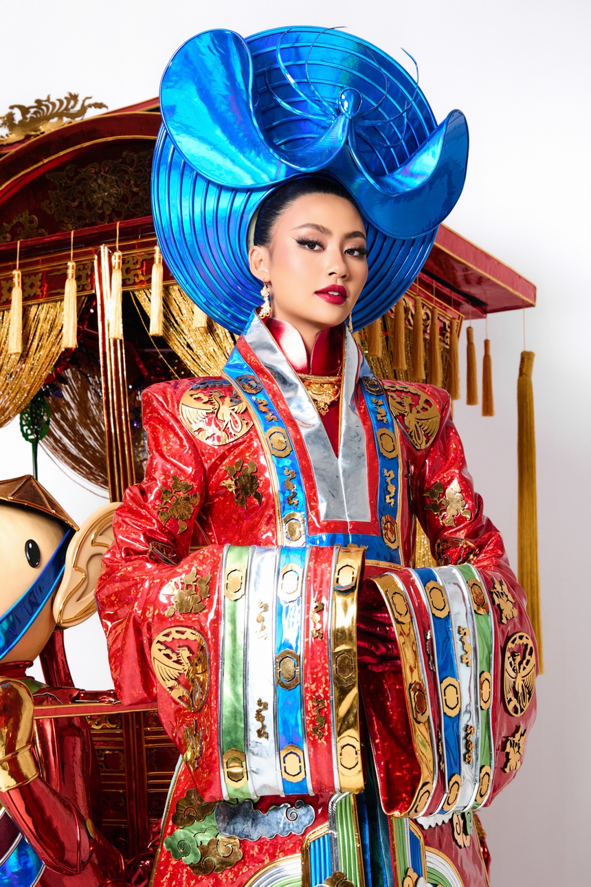 Cận cảnh trang phục dân tộc của Bùi Xuân Hạnh: Nặng đến 50kg - Ảnh 1. Cận cảnh trang phục dân tộc của Bùi Xuân Hạnh: Nặng đến 50kg - Ảnh 1.