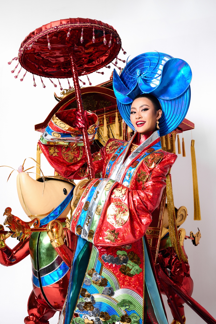 Cận cảnh trang phục dân tộc của Bùi Xuân Hạnh: Nặng đến 50kg - Ảnh 2. Cận cảnh trang phục dân tộc của Bùi Xuân Hạnh: Nặng đến 50kg - Ảnh 2.