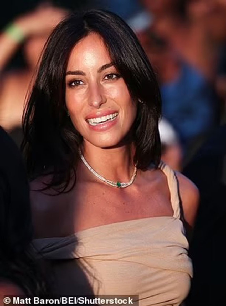 Bạn gái quyến rũ của Brad Pitt lấn át các ngôi sao tại buổi ra mắt "Wolfs" dù không xuất hiện trên thảm đỏ - Ảnh 5. Bạn gái quyến rũ của Brad Pitt lấn át các ngôi sao tại buổi ra mắt "Wolfs" dù không xuất hiện trên thảm đỏ - Ảnh 5.