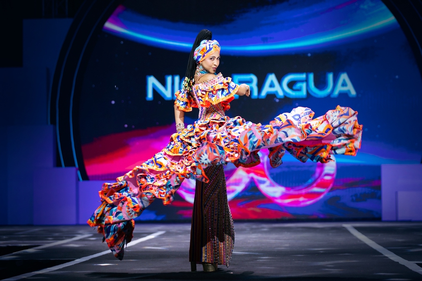 Dàn thí sinh Miss Cosmo gây ấn tượng trong đêm thi trang phục dân tộc - Ảnh 7.