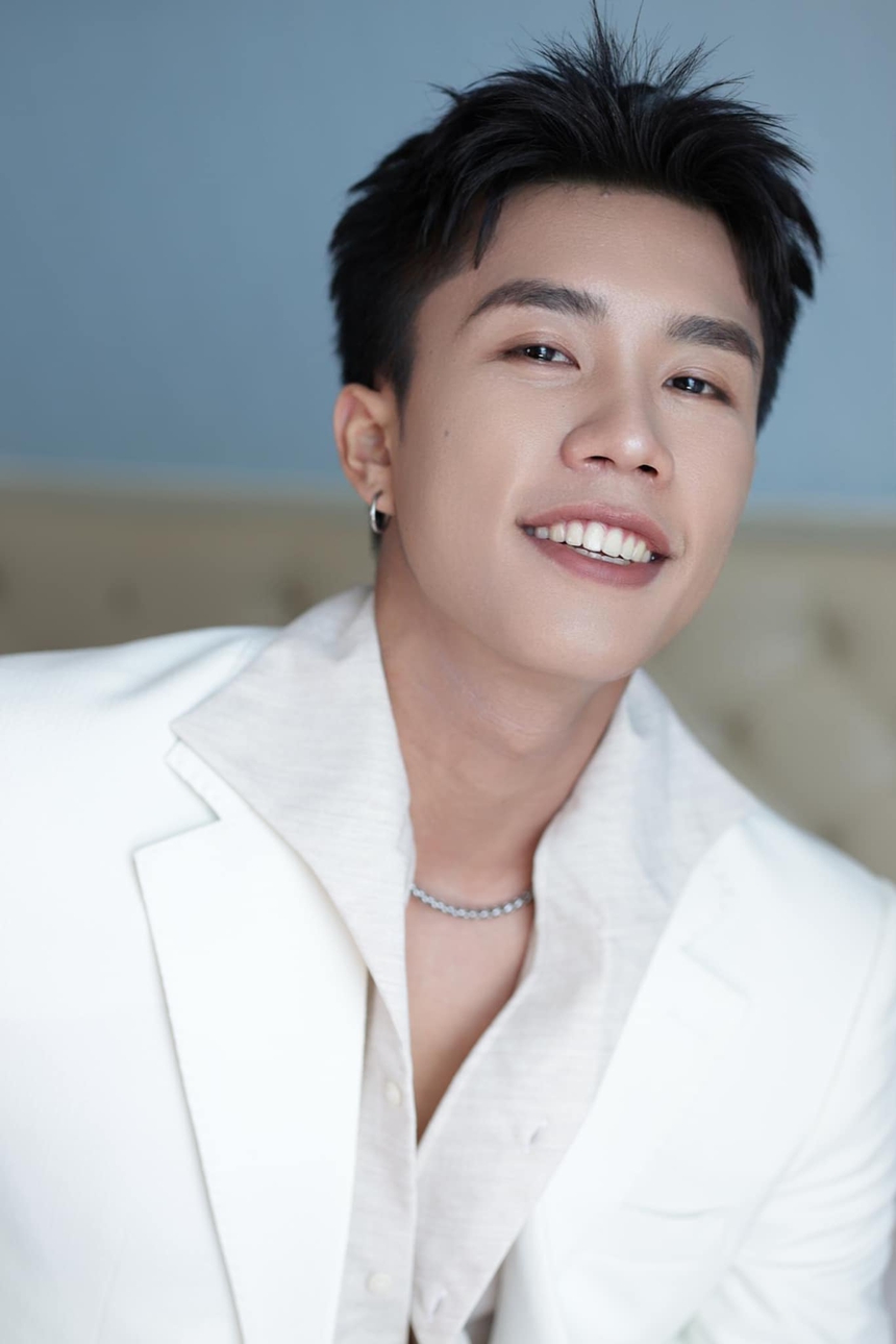 Cách nam chính 'Đi giữa trời rực rỡ' đối diện với bình luận tiêu cực - Ảnh 3. Cách nam chính 'Đi giữa trời rực rỡ' đối diện với bình luận tiêu cực - Ảnh 3.