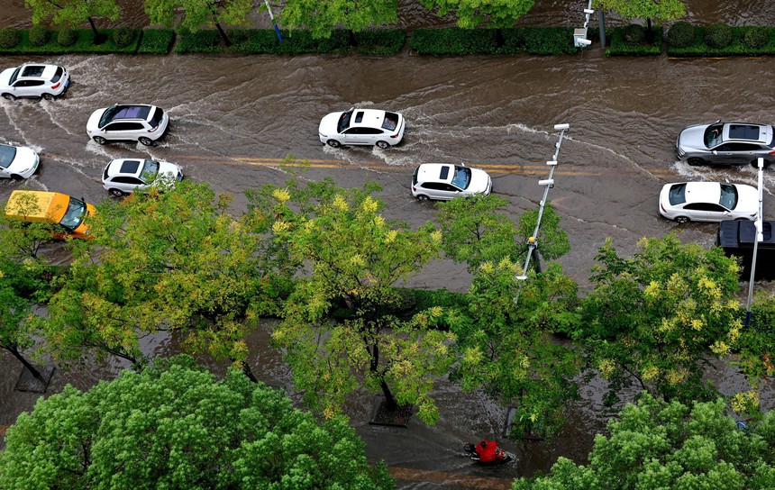 Trung Quốc: Hàng trăm nghìn người ở Thượng Hải sơ tán do lo ngại ảnh hưởng của bão Pulasan - Ảnh 1.