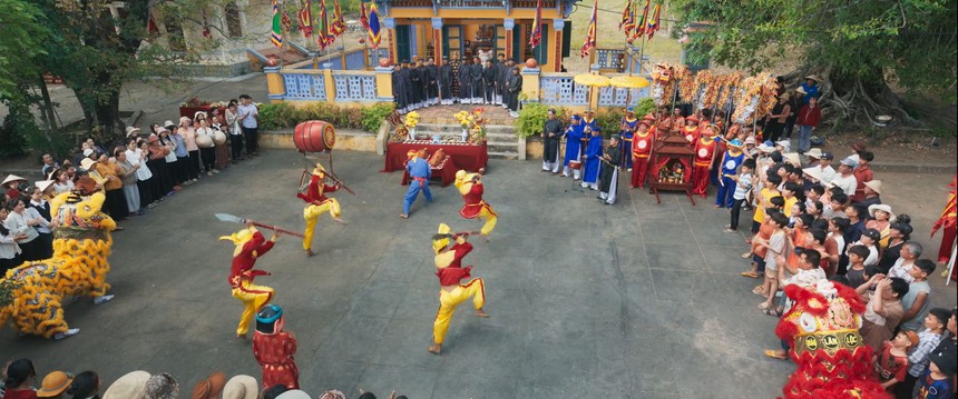 "Kính vạn hoa" bản điện ảnh hé lộ first look: Hành trình trở về tuổi học trò đầy mộng mơ - Ảnh 3.