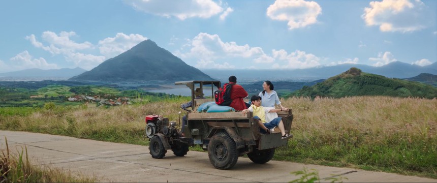 "Kính vạn hoa" bản điện ảnh hé lộ first look: Hành trình trở về tuổi học trò đầy mộng mơ - Ảnh 4.