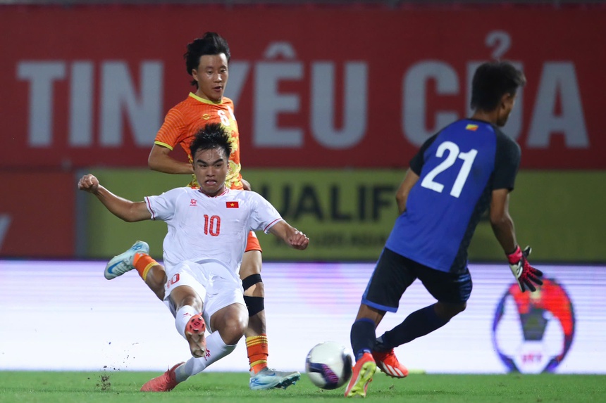 Bảng A vòng loại giải U20 châu Á 2025: U20 Việt Nam 5-0 U20 Bhutan: Đêm rực rỡ của Công Phương - Ảnh 1. Bảng A vòng loại giải U20 châu Á 2025: U20 Việt Nam 5-0 U20 Bhutan: Đêm rực rỡ của Công Phương - Ảnh 1.