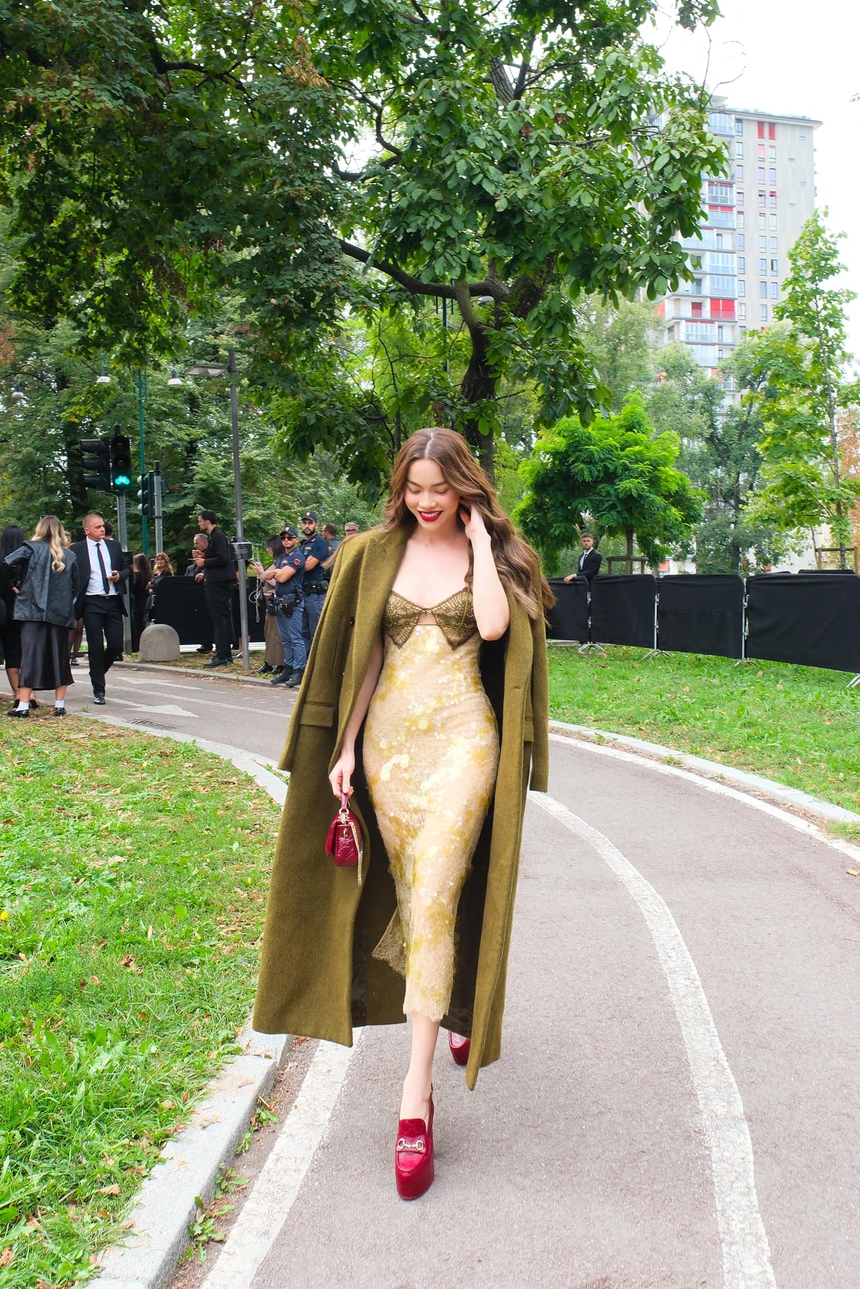 Ở Việt Nam là sao hạng A, Hà Hồ kể chuyện đi show nước ngoài mà khán giả 'không biết ai' - Ảnh 2. Ở Việt Nam là sao hạng A, Hà Hồ kể chuyện đi show nước ngoài mà khán giả 'không biết ai' - Ảnh 2.