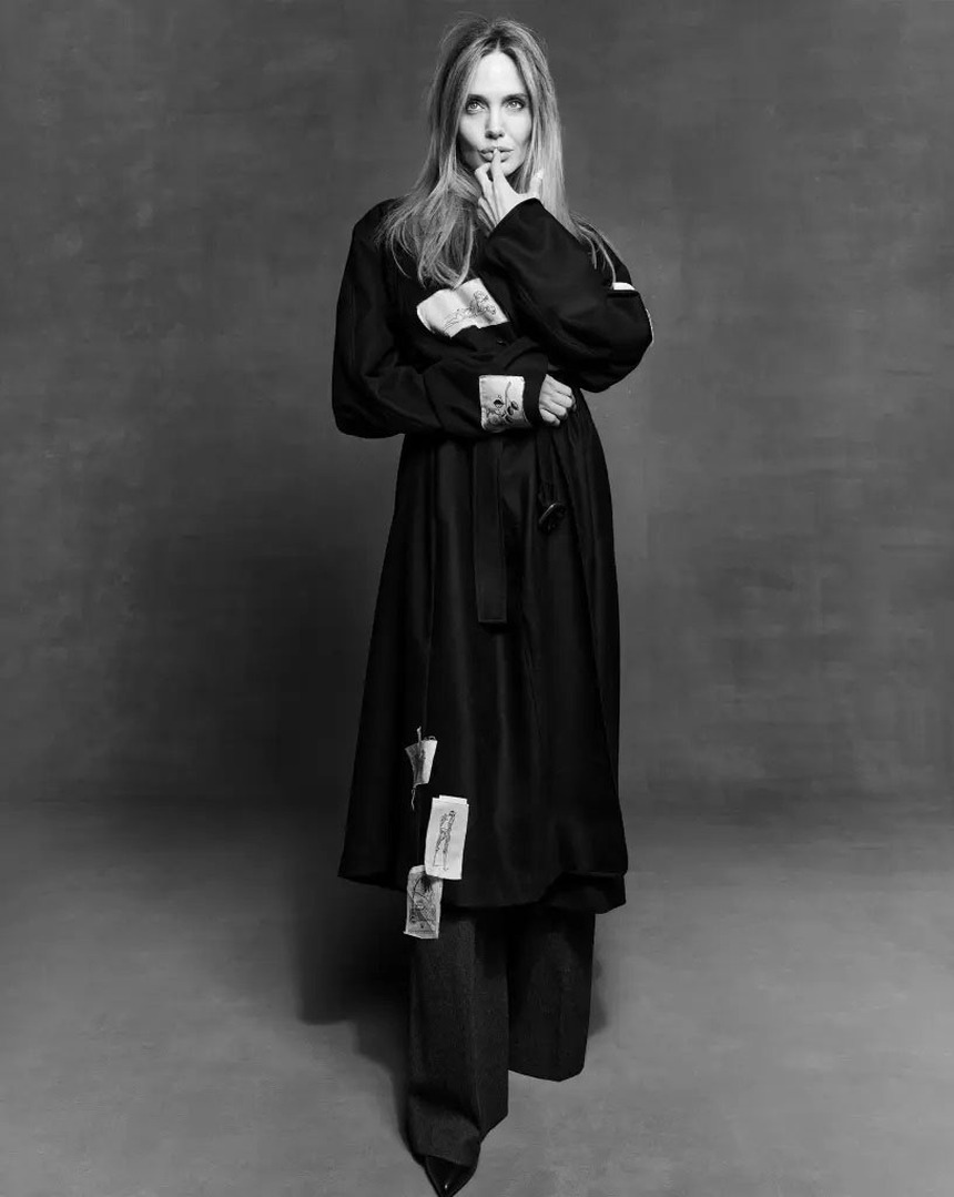 8 năm sau khi ly hôn Brad Pitt, Angelina Jolie xuất hiện với vẻ ngoài "nổi loạn" - Ảnh 13.