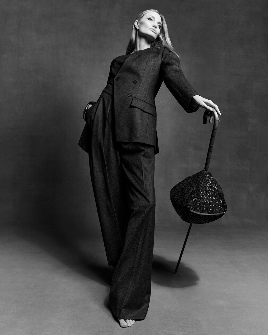 8 năm sau khi ly hôn Brad Pitt, Angelina Jolie xuất hiện với vẻ ngoài "nổi loạn" - Ảnh 12.