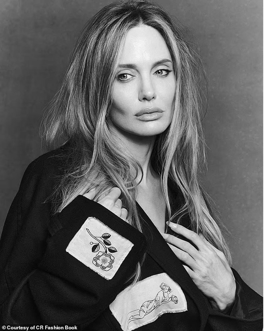 8 năm sau khi ly hôn Brad Pitt, Angelina Jolie xuất hiện với vẻ ngoài "nổi loạn" - Ảnh 5.