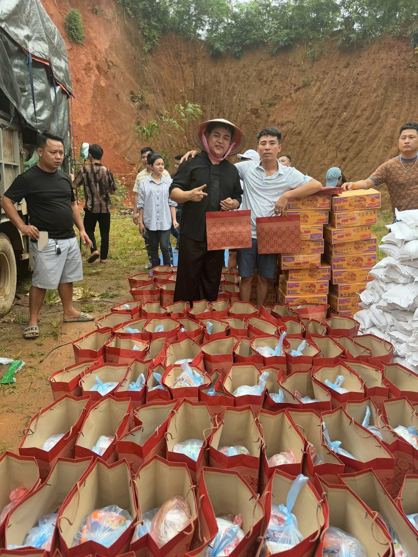 Nghệ sĩ Hà Nội tổ chức đêm nhạc ủng hộ đồng bào vùng bão lũ - Ảnh 3. Nghệ sĩ Hà Nội tổ chức đêm nhạc ủng hộ đồng bào vùng bão lũ - Ảnh 3.