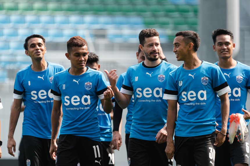 CAHN chuẩn bị đấu với đội bóng có dàn ngoại binh 100 tỷ đồng, HLV Polking được dự đoán sẽ gặp khó khăn - Ảnh 1. CAHN chuẩn bị đấu với đội bóng có dàn ngoại binh 100 tỷ đồng, HLV Polking được dự đoán sẽ gặp khó khăn - Ảnh 1.