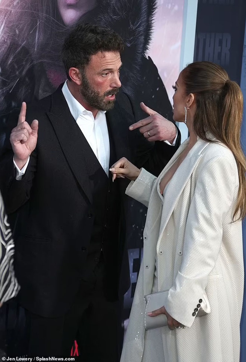 Jennifer Lopez và Ben Affleck gặp luật sư để giải quyết vụ ly hôn "khó nhằn" - Ảnh 6. Jennifer Lopez và Ben Affleck gặp luật sư để giải quyết vụ ly hôn "khó nhằn" - Ảnh 6.