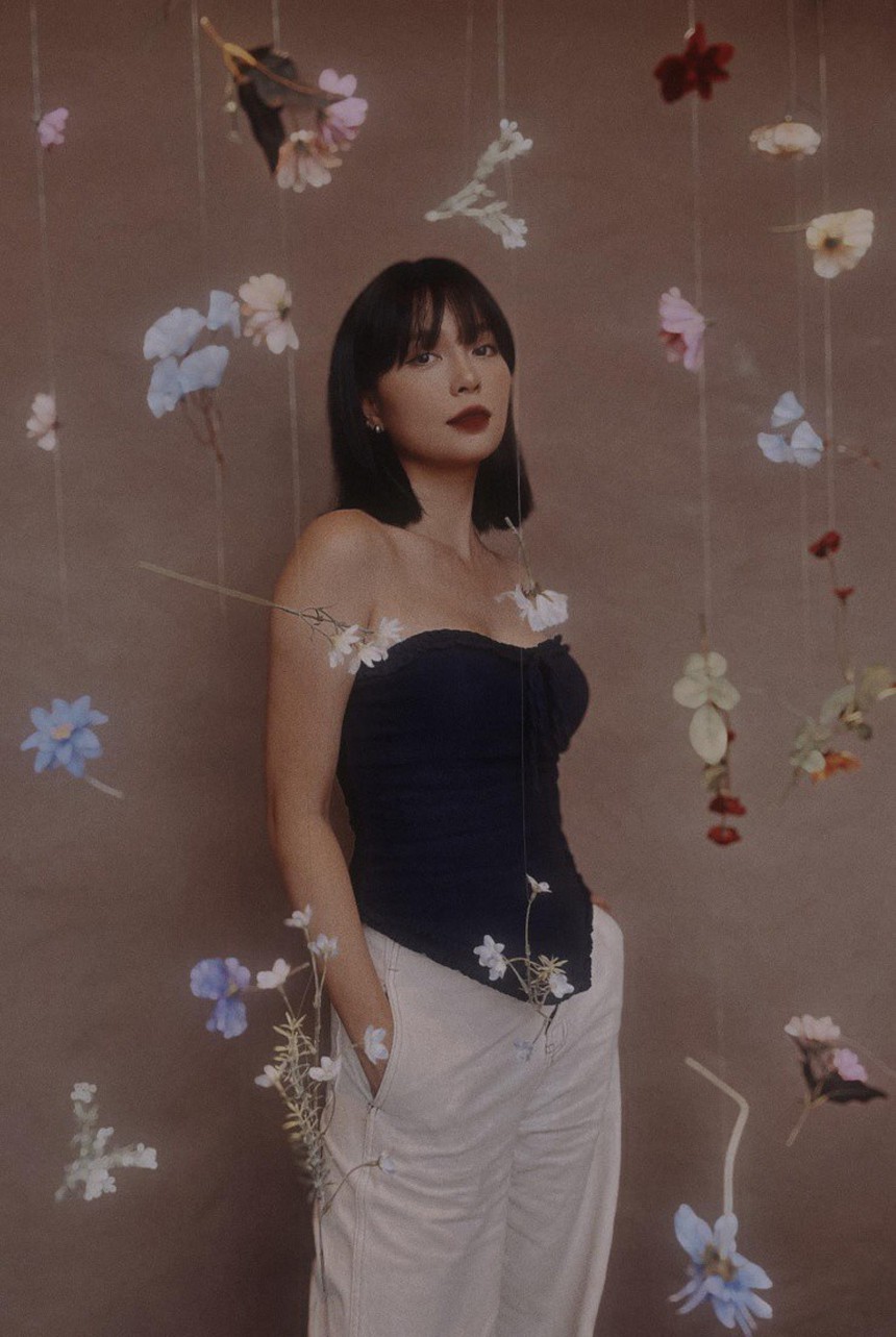 Chân dung gái xinh nhưng bị ghét nhất 'Đi giữa trời rực rỡ' - Ảnh 8. Chân dung gái xinh nhưng bị ghét nhất 'Đi giữa trời rực rỡ' - Ảnh 8.