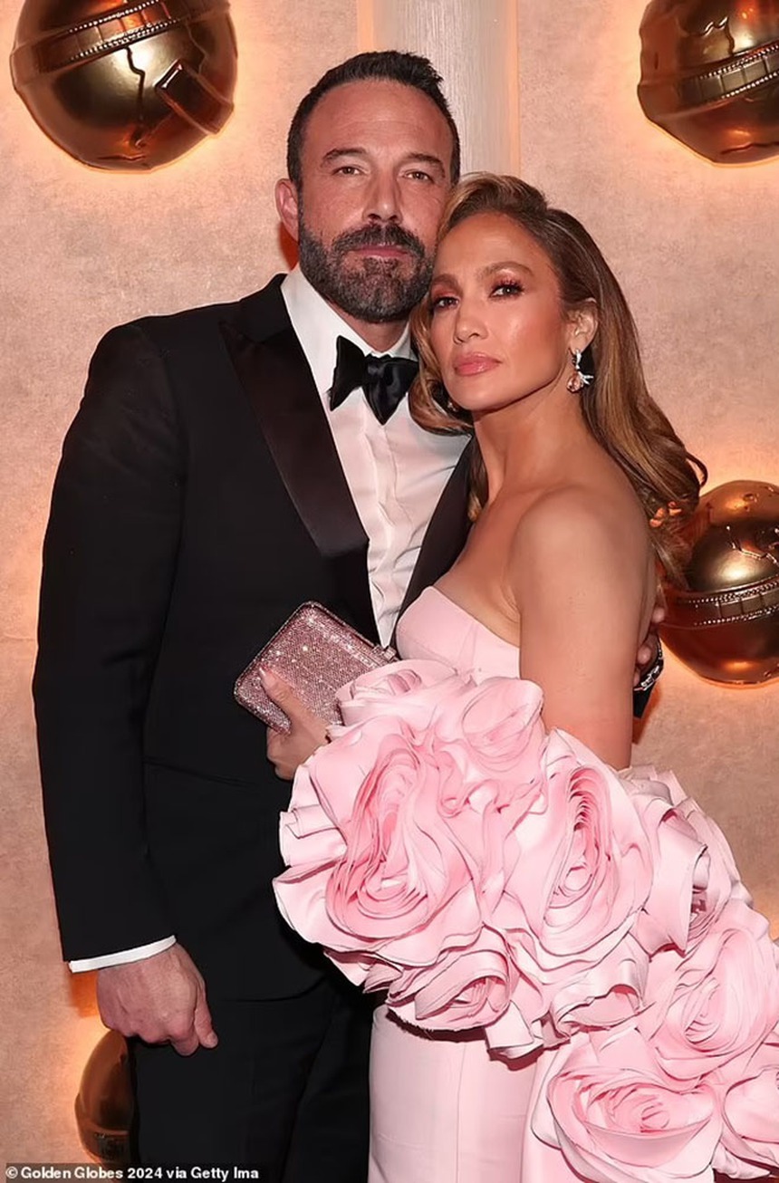 Ben Affleck và Jennifer Lopez gặp khó khăn khi bán ngôi nhà chung trị giá 68 triệu USD - Ảnh 1. Ben Affleck và Jennifer Lopez gặp khó khăn khi bán ngôi nhà chung trị giá 68 triệu USD - Ảnh 1.