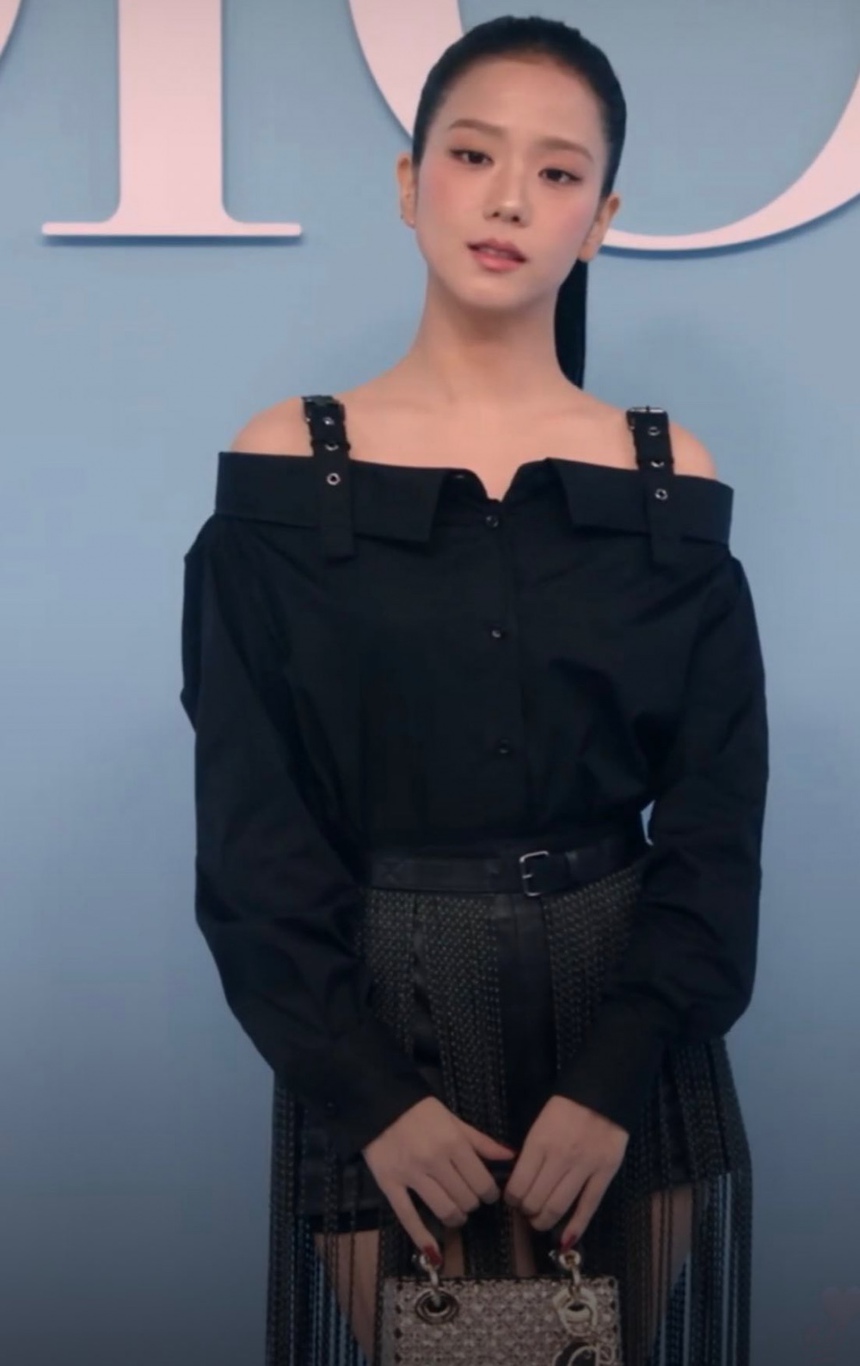 Jisoo Blackpink thu hút mọi ánh nhìn tại "Sự kiện thời trang S/S 2025" của Dior - Ảnh 1. Jisoo Blackpink thu hút mọi ánh nhìn tại "Sự kiện thời trang S/S 2025" của Dior - Ảnh 1.
