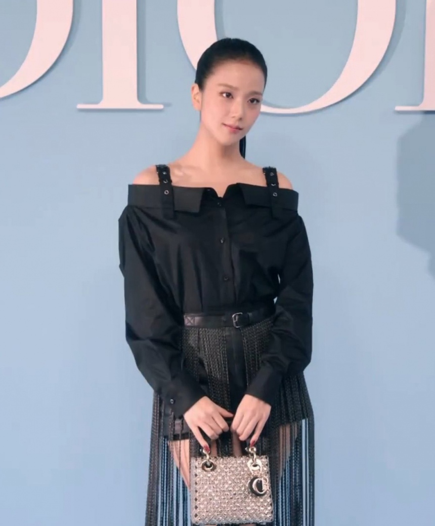 Jisoo Blackpink thu hút mọi ánh nhìn tại "Sự kiện thời trang S/S 2025" của Dior - Ảnh 2. Jisoo Blackpink thu hút mọi ánh nhìn tại "Sự kiện thời trang S/S 2025" của Dior - Ảnh 2.