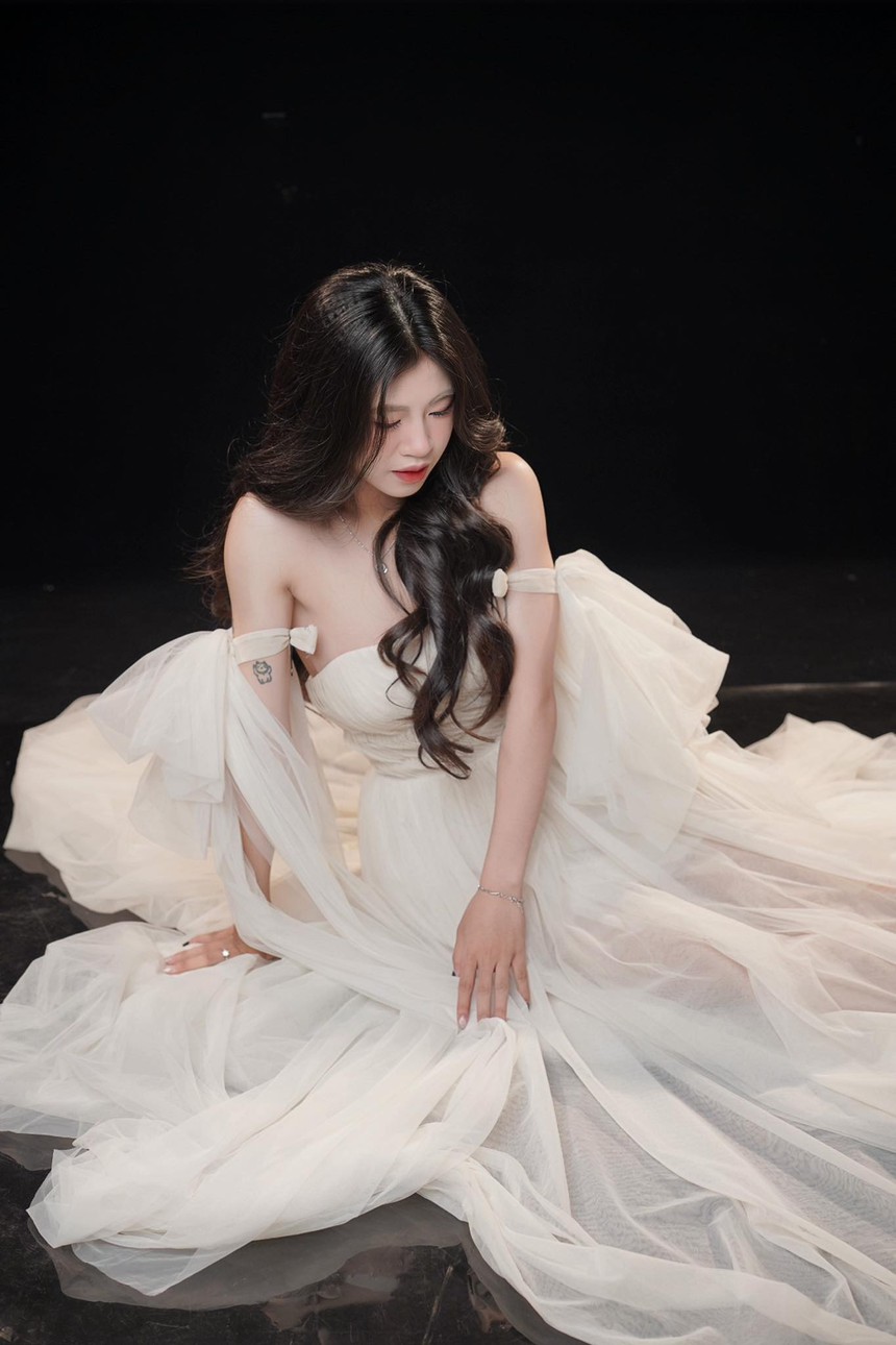 Nữ tuyển thủ Việt Nam được ví là 'người yêu quốc dân', hóa thiên thần trong dịp đặc biệt, fan dành vạn lời khen - Ảnh 4. Nữ tuyển thủ Việt Nam được ví là 'người yêu quốc dân', hóa thiên thần trong dịp đặc biệt, fan dành vạn lời khen - Ảnh 4.