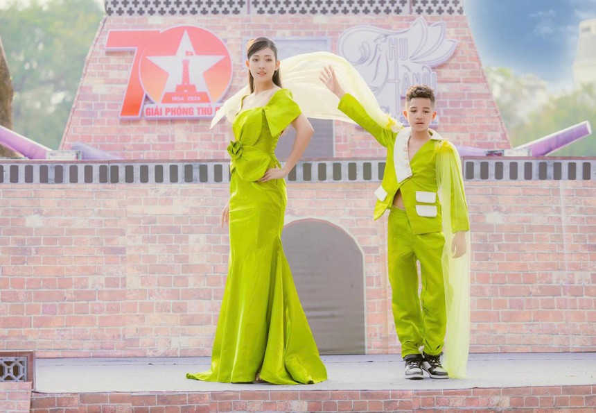 NTK Châu Loan ra mắt ba BST thời trang lấy cảm hứng từ mùa Thu Hà Nội - Ảnh 4. NTK Châu Loan ra mắt ba BST thời trang lấy cảm hứng từ mùa Thu Hà Nội - Ảnh 4.