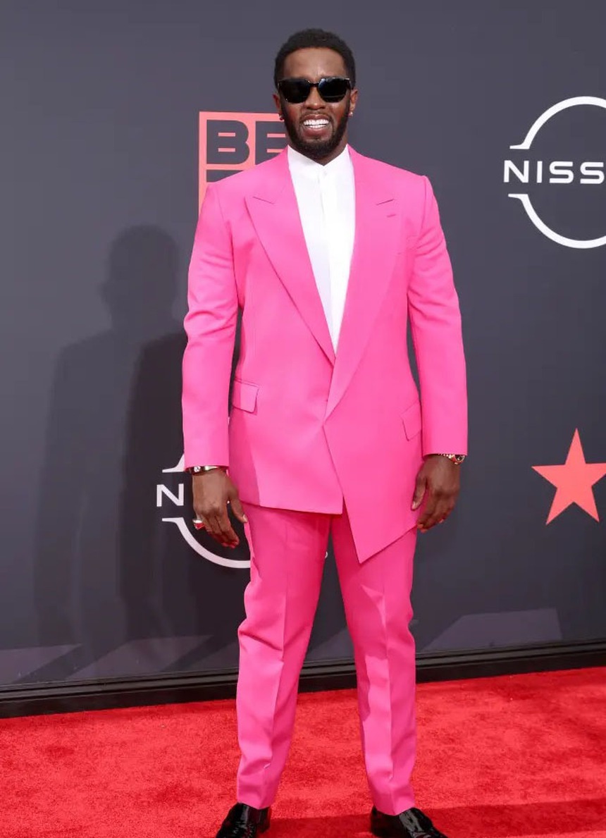 "Rùng mình" khi xem bộ phim tài liệu "Downfall of Diddy: The Indictment" - Ảnh 11. "Rùng mình" khi xem bộ phim tài liệu "Downfall of Diddy: The Indictment" - Ảnh 11.