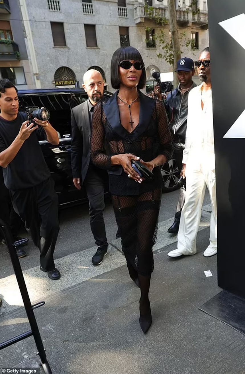 "Giật mình" với cách chi tiêu hết sức xa xỉ của quỹ từ thiện của Naomi Campbell - Ảnh 2. "Giật mình" với cách chi tiêu hết sức xa xỉ của quỹ từ thiện của Naomi Campbell - Ảnh 2.