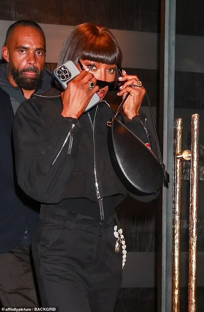 "Giật mình" với cách chi tiêu hết sức xa xỉ của quỹ từ thiện của Naomi Campbell - Ảnh 3. "Giật mình" với cách chi tiêu hết sức xa xỉ của quỹ từ thiện của Naomi Campbell - Ảnh 3.