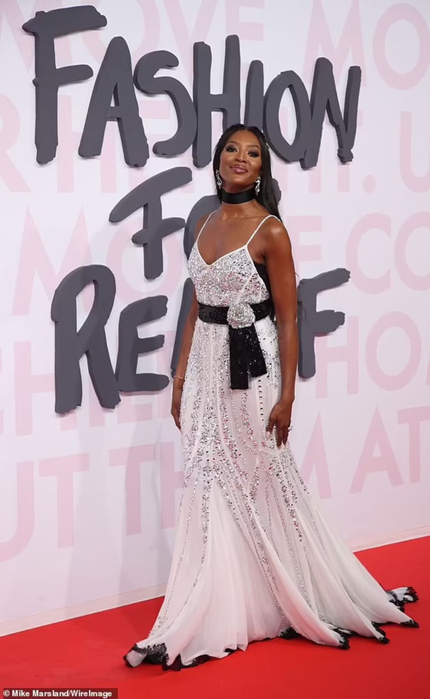 "Giật mình" với cách chi tiêu hết sức xa xỉ của quỹ từ thiện của Naomi Campbell - Ảnh 6. "Giật mình" với cách chi tiêu hết sức xa xỉ của quỹ từ thiện của Naomi Campbell - Ảnh 6.