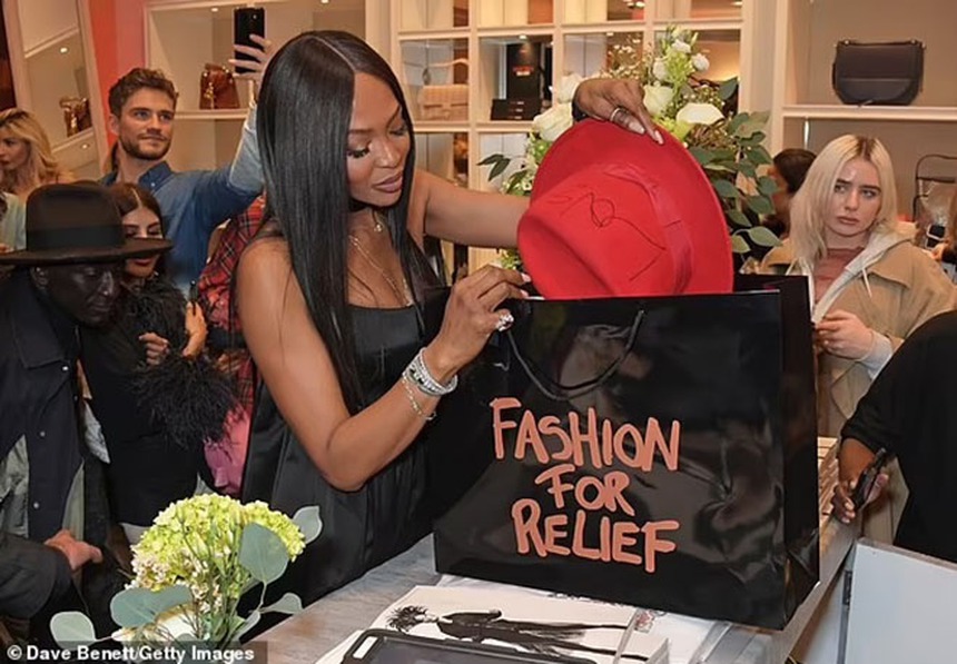 "Giật mình" với cách chi tiêu hết sức xa xỉ của quỹ từ thiện của Naomi Campbell - Ảnh 9. "Giật mình" với cách chi tiêu hết sức xa xỉ của quỹ từ thiện của Naomi Campbell - Ảnh 9.