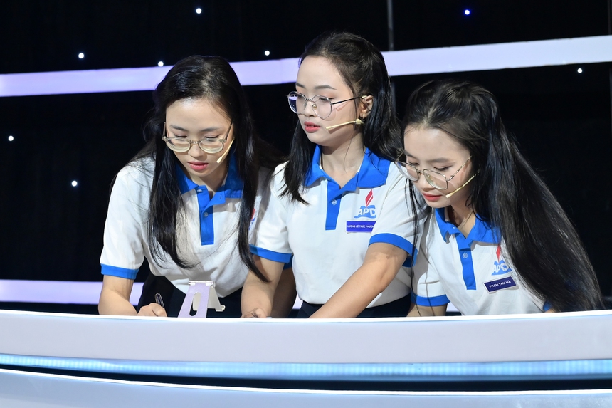 Ấn tượng các nhà du hành Gen Z trong tập đầu tiên của "Vũ trụ đồng tiền" - Ảnh 6.