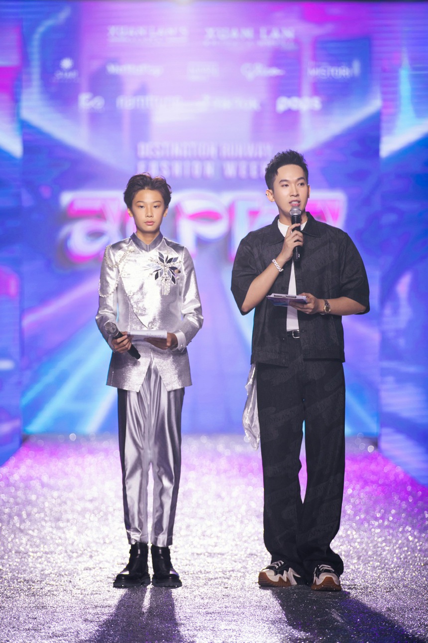 Tuấn Kiệt - Chàng MC nhí đa tài cùng MC Phan Trung Hậu dẫn dắt khán giả khám phá thế giới thời trang "Alpha" - Ảnh 4.