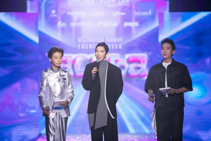 Tuấn Kiệt - Chàng MC nhí đa tài cùng MC Phan Trung Hậu dẫn dắt khán giả khám phá thế giới thời trang "Alpha" - Ảnh 3.