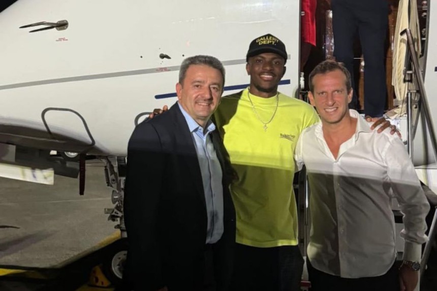 Victor Osimhen gia nhập Galatasaray Victor Osimhen gia nhập Galatasaray