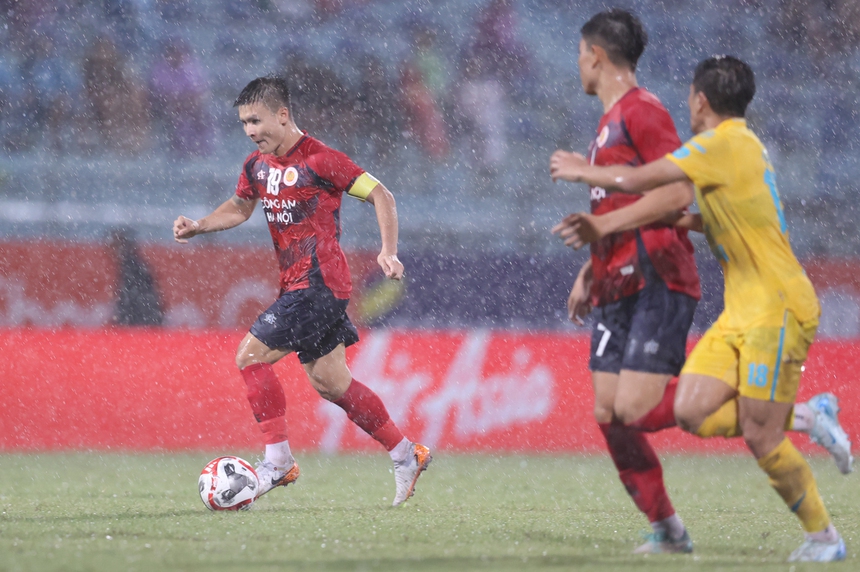 Mùa giải nhiều hứng khởi với Nguyễn Quang Hải - Ảnh 1. Mùa giải nhiều hứng khởi với Nguyễn Quang Hải - Ảnh 1.