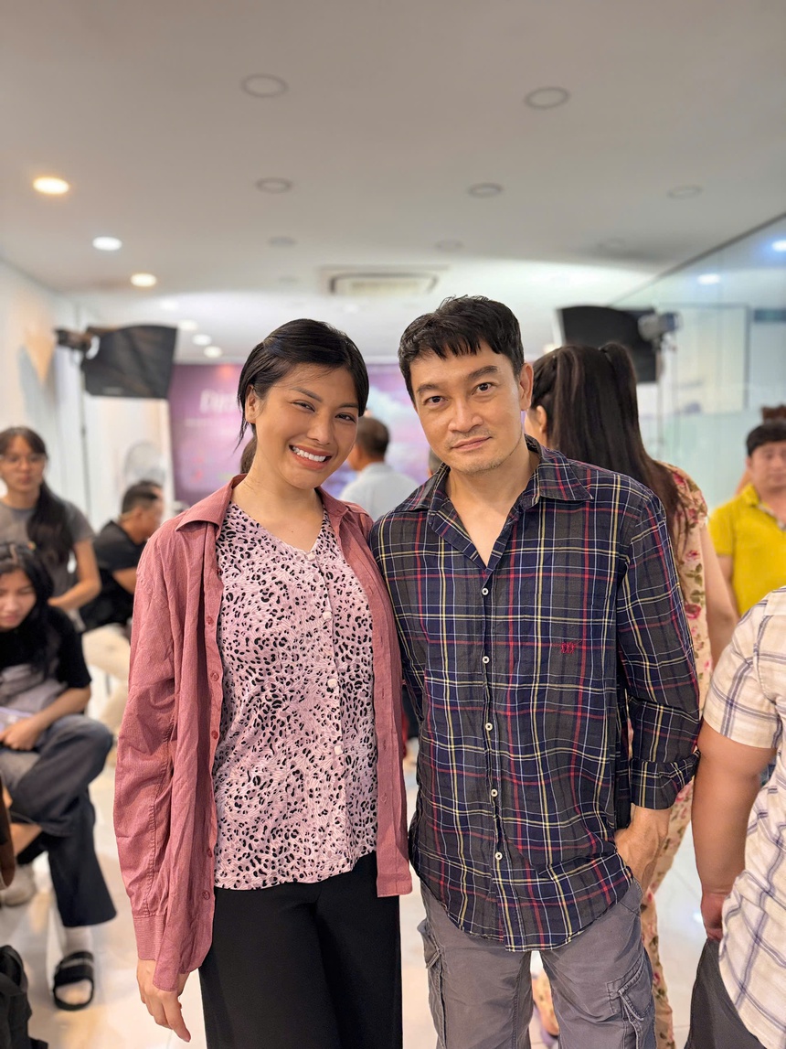 Lily Chen tái ngộ diễn viên Thái Hòa trong phim "Mẹ Biển" - Ảnh 4.