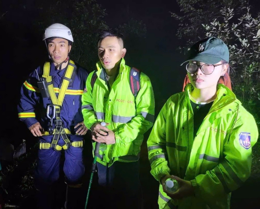 Giải cứu an toàn hai du khách đi lạc trên đỉnh Langbiang - Ảnh 1. Giải cứu an toàn hai du khách đi lạc trên đỉnh Langbiang - Ảnh 1.