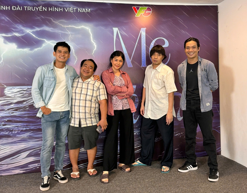 Lily Chen tái ngộ diễn viên Thái Hòa trong phim "Mẹ Biển" - Ảnh 2.