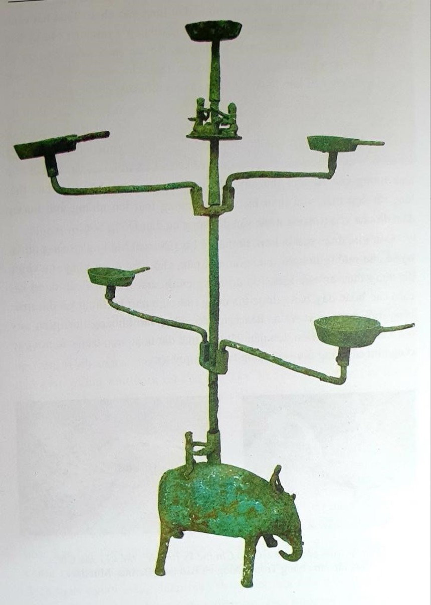 "Tạo sáng" Đông Sơn (kỳ 7): Cây đèn tâm linh Âu Lạc - Ảnh 1. "Tạo sáng" Đông Sơn (kỳ 7): Cây đèn tâm linh Âu Lạc - Ảnh 1.