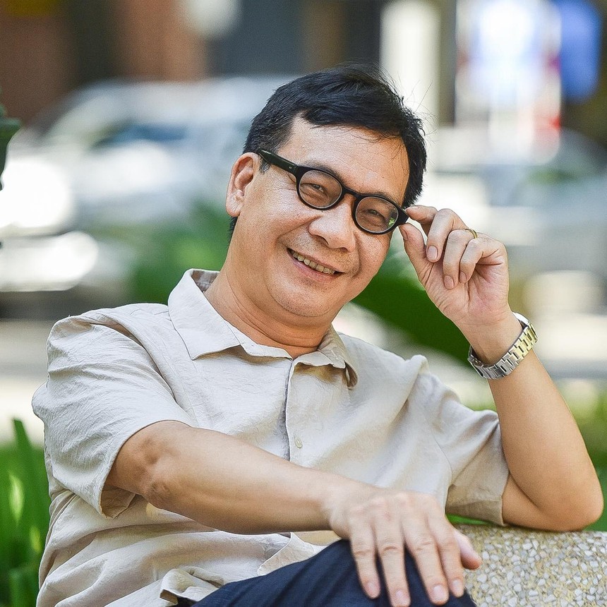 Ông Vinh trong 'Đi giữa trời rực rỡ': Là diễn viên tay ngang, hôn nhân kín tiếng nhưng viên mãn - Ảnh 2. Ông Vinh trong 'Đi giữa trời rực rỡ': Là diễn viên tay ngang, hôn nhân kín tiếng nhưng viên mãn - Ảnh 2.