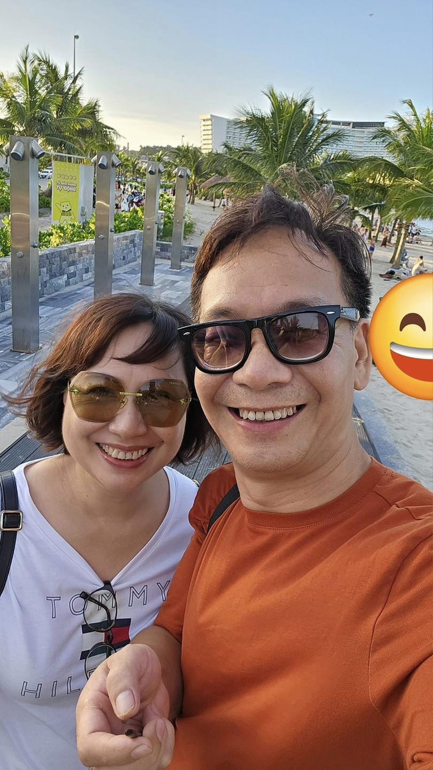 Ông Vinh trong 'Đi giữa trời rực rỡ': Là diễn viên tay ngang, hôn nhân kín tiếng nhưng viên mãn - Ảnh 4. Ông Vinh trong 'Đi giữa trời rực rỡ': Là diễn viên tay ngang, hôn nhân kín tiếng nhưng viên mãn - Ảnh 4.