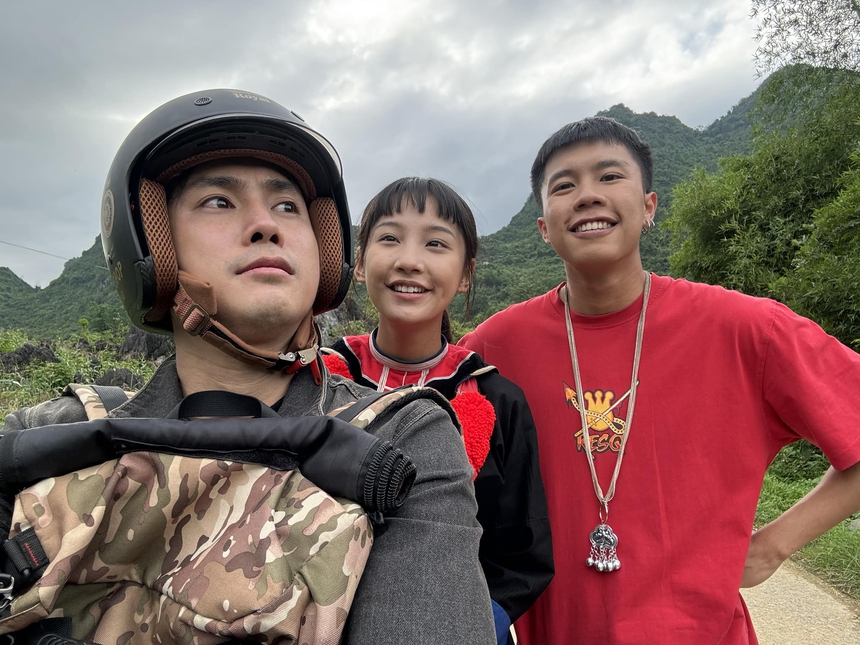 Soái ca 'Đi giữa trời rực rỡ' 'cầu xin khán giả' sau chia tay bạn gái - Ảnh 1. Soái ca 'Đi giữa trời rực rỡ' 'cầu xin khán giả' sau chia tay bạn gái - Ảnh 1.